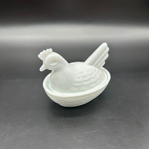Vintage Hen on a Nest Dish White Milk Glass Trinkets Jewelry