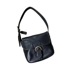 Bolso de hombro vintage Coach 1997 4164 Bedford con solapa de cuero negro y hebilla de latón con correa ajustable