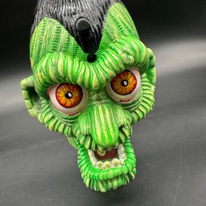 Vintage Talking Shrunken Head Halloween Decoration Hanging Animated Gemmy 2001