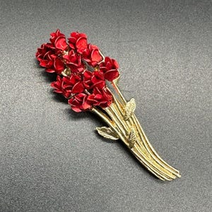 Vintage Röd Rosbukett Broschnål Signerad DM 97 Guldfärgade Blomsmycken
