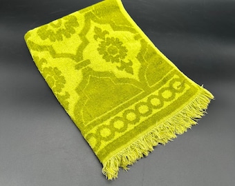 Vintage Hand Towel 1960s Avocado Green Fieldcrest USA Fringe Retro Floral Cotton