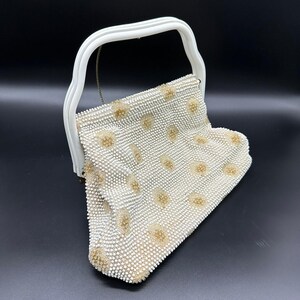 Bolso vintage con asa superior, bolso de mano con cuentas de cordel, diseño floral dorado crema, estilo retro de mediados de siglo