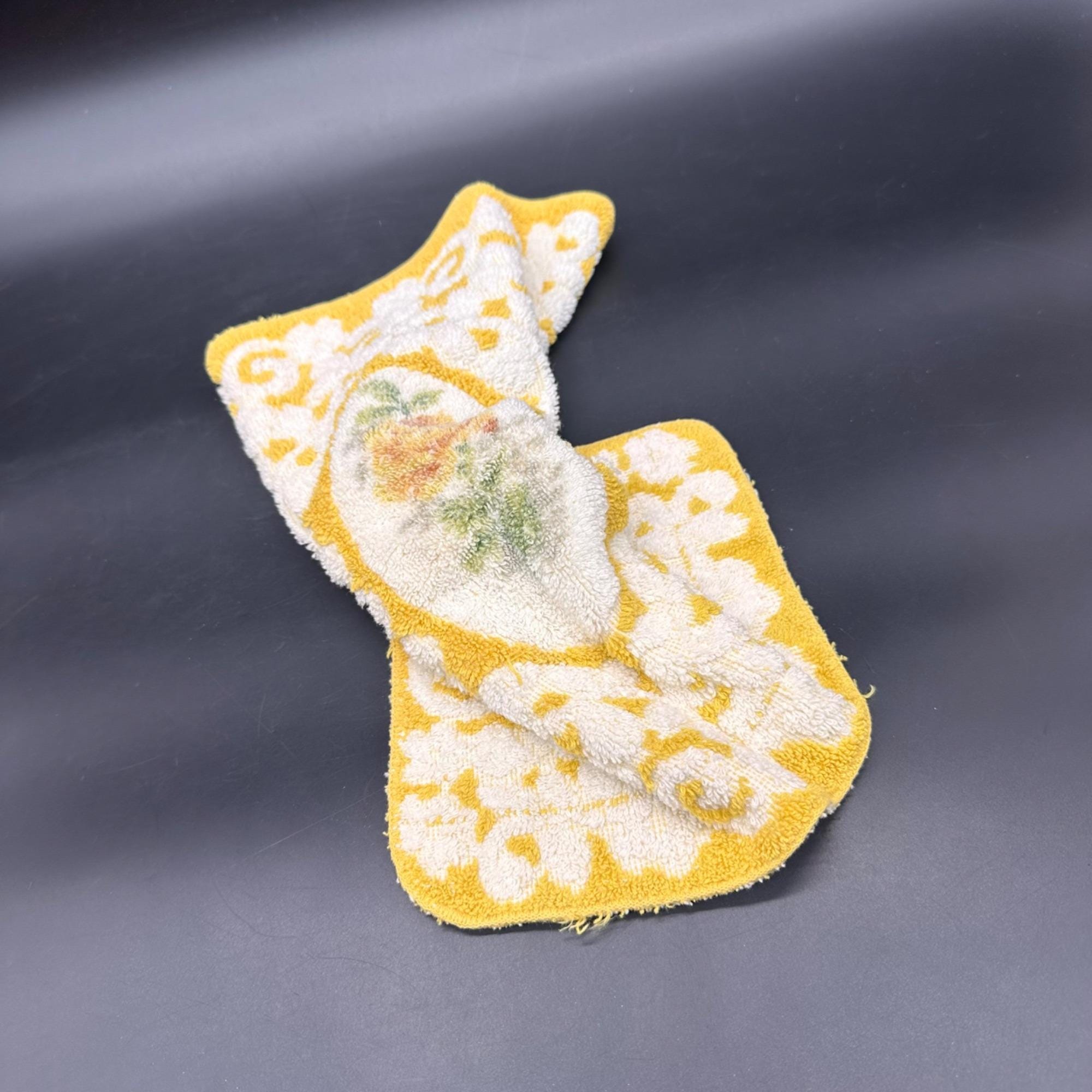 Vintage Yellow Rose Washcloth Cotton Floral Cannon Royal Family USA 1970s Retro
