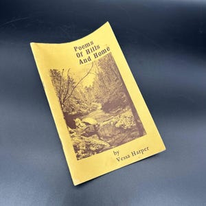 Książka Vintage Poems Of Hills And Home Vessa Harper 1971 Miękka oprawa Retro Poezja
