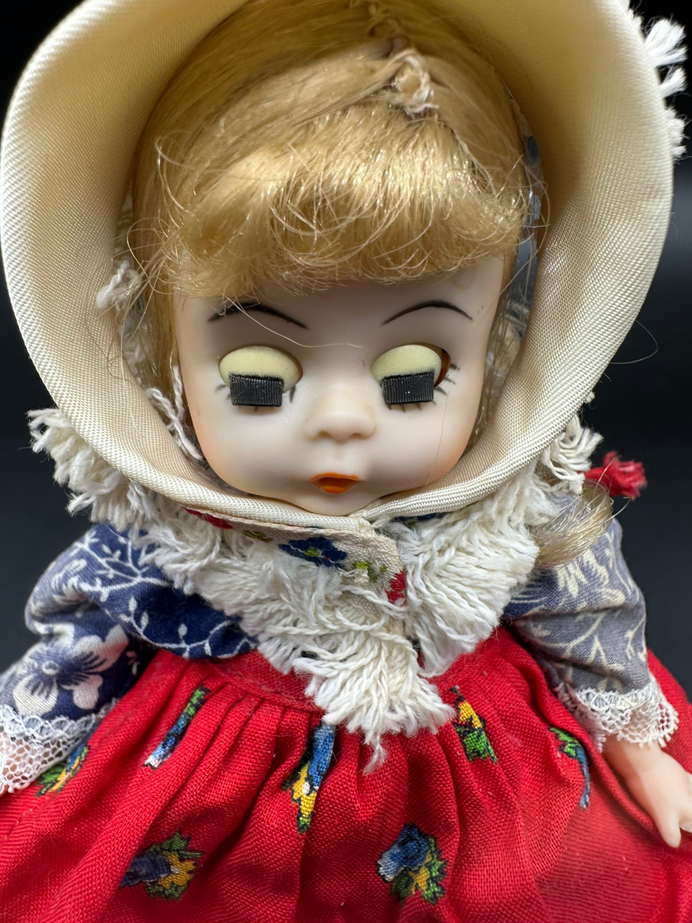 ヴィンテージ ドイツ マダム アレクサンダー 人形 アレックス 眠そうな