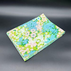 Vintage Pillowcase Flower Power Pastel Floral Fashion Manor USA 1960s Retro
