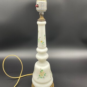 Satinglas Lampe Vintage Handgemalte Blumen Hohe Metallbasis