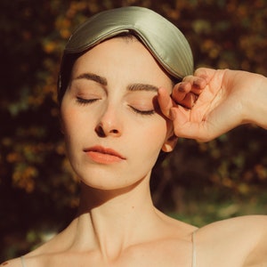 Muraki 100% 22 Momme Mulberry Silk Máscara de Olhos Grande - Enchimento de Fio de Seda - Máscara de Dormir Blackout Super Macia e Respirável - Verde Sálvia