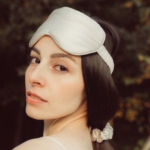 Muraki 100% 22 Momme Mulberry Silk Oversize Eye Mask-Silk Floss filling- Blackout Super Soft Breathable Sleep Mask- Fog Grey