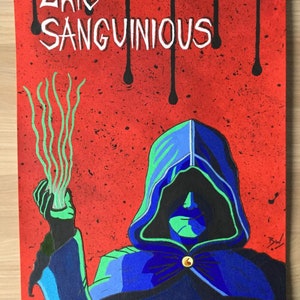 Pode incluir: Uma pintura digital de uma figura encapuzada com energia verde brilhante em sua mão. O fundo é vermelho com tinta preta pingando e o texto "ERIC SANGUINOUS" em branco.