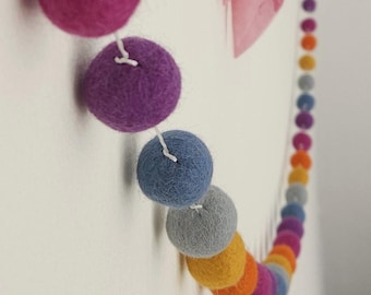 Felt garland * Felt garland pompoms * Felt balls * Pastel rainbow colors * Children&#39;s room birthday decoration * Party decor