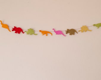 Felt garland * Felt garland Dino * Dino garland * Rainbow colors * Children&#39;s room birthday decoration * Dinosaur garland