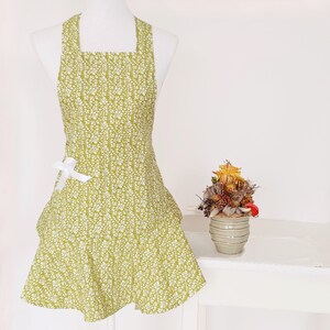 Tablier * Tablier de cuisine * Tablier vintage * Tablier pour femmes * Fleurs * Moutarde * Tablier Femmes * Cadeau pour elle *