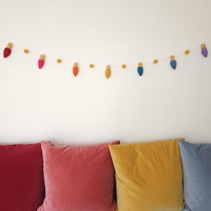 Felt light garland * Felt garland with colored light bulbs and pompoms * Party garland * Felt garland * Spring summer garden party *