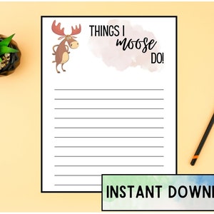 Könnte beinhalten: Druckbare "Things I Moose Do!" Liste mit einer Cartoon-Elch-Illustration. Die Liste hat einen Aquarellhintergrund und ist zum sofortigen Download bereit.