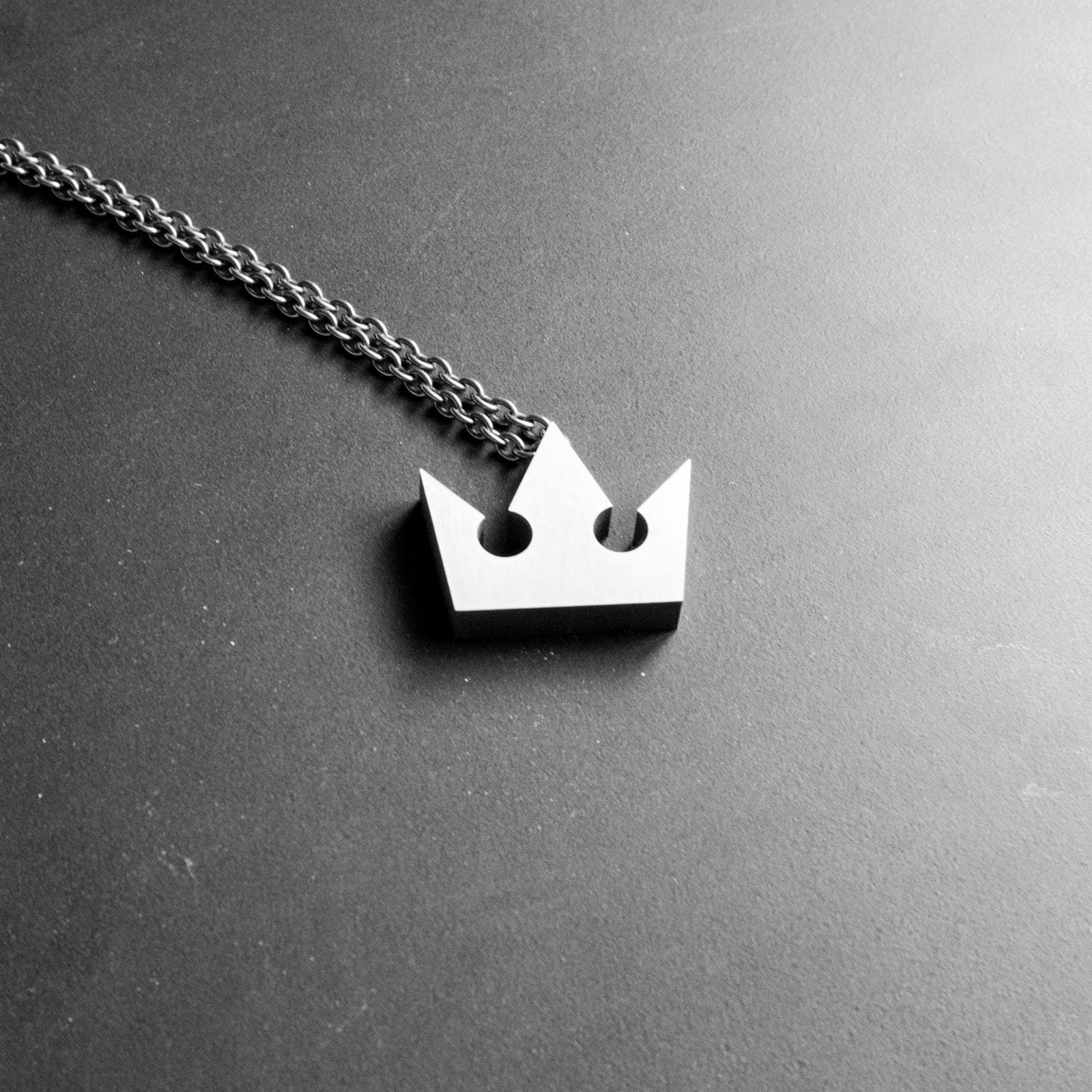 アクセサリー Sora Sora Necklace with Thick Chain Crown Pendant for Halloween