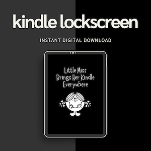 Op de afbeelding: Zwart-witte Kindle e-reader-vergrendelscherm met een afbeelding van het Little Miss-personage en de tekst "Little Miss Brings Her Kindle Everywhere".