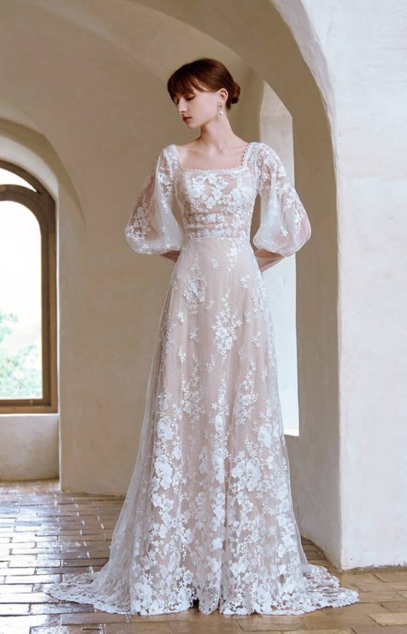 chinese dress ladies MADIA / Square Neckline Wedding Dress with Short Puff Sleeves