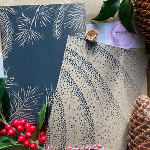 Tarjetas navideñas con pino y nieve impresas a mano en cartón Kraft, paquete de 2