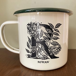 Taza de camping con lata esmaltada y letra R, con inicial de árbol de serbal