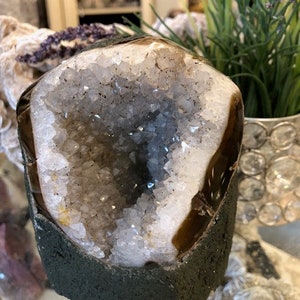 Druzy Agate, Druzy Geode, Tan, White, Brown, Healing Crystal, Home Decor, Gift (005)