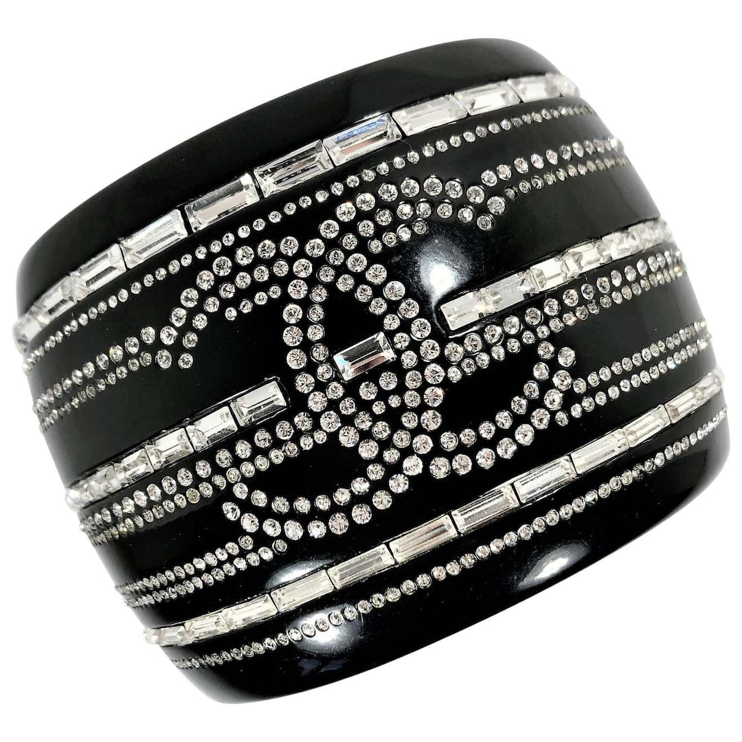 CHANELバングル Major Chanel Black Resin Cuff With Rhinestones From the 2009