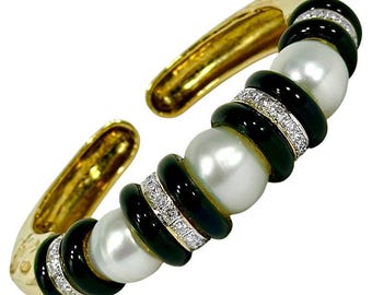 Striking 18K Yellow Gold South Sea Pearl, Onyx And Diamond Bracelet