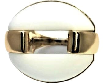Anello con pendente in oro e agata bianca