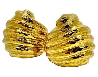 Vintage Ohrringe aus Italien in 18K Gelbgold mit einem gehämmerten Motiv