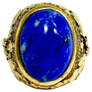 Classic Men&#39;s 18K Yellow Gold and Lapis-Lazuli Cabochon Signet Ring