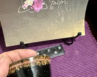 Disco básico de orgonite e anel tensor para proteção residencial.