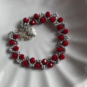 Pulsera de cuentas onduladas
