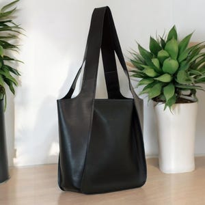 Bolso de piel italiano hecho a mano para mujer. Elegante, hermoso, de gran calidad, un regalo encantador para su estilo. Lujoso, atractivo, hermoso y suave.