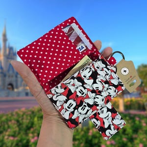 Monedero para tarjetas de crédito de tela de Minnie Mouse hecho a mano con llavero