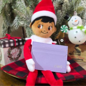 Tarjetero con monograma personalizado, color morado y lila, tarjetero minimalista de piel saffiano, ideas para regalos de Navidad