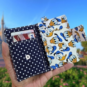 Monedero de tela con llavero y diseño del Pato Donald hecho a mano