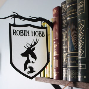 VORBESTELLUNG* Bücherregal Tab - Robin Hobb