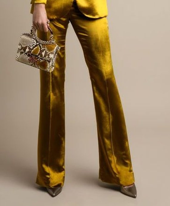 Traje dorado mujer sale