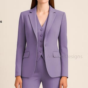 Der lavendelfarbene dreiteilige Anzug für Damen, der violette formelle Anzug, der Brauthochzeitsanzug, der formelle Boot-Cut-Hosenanzug, der individuelle Bräutigam-Hochzeitsanzug.