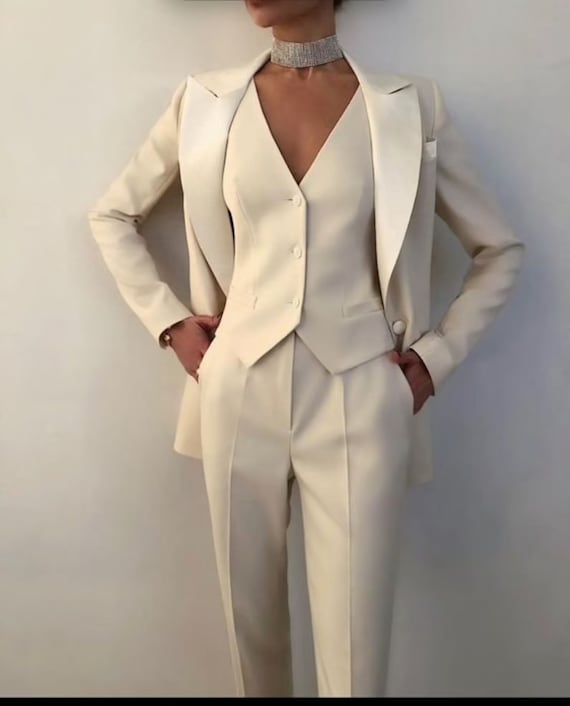 21 Chic Wedding Suits For Women Who Want to Rock a Bridal Suit | Women suits  wedding, White wedding suit, Suits for women