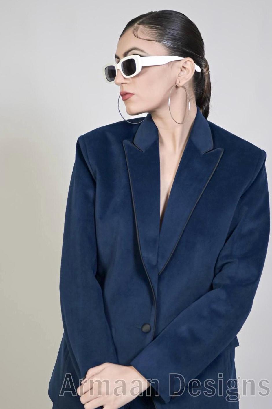 Royal Blue Velvet Women's Two-Piece Suit | Single-Breasted Blazer and Pants | Elegant Formal Wear for Office, Weddings & Events..