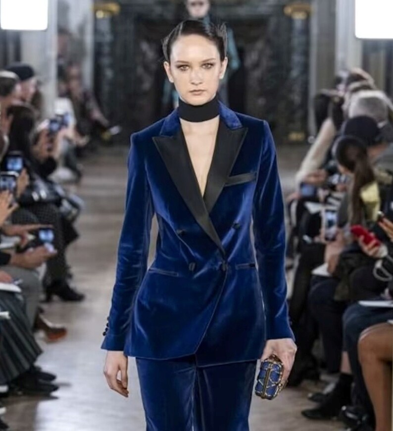 Royal Blue 2 Piece Velvet Peak Lapel Women Ball Suits with Sleeves