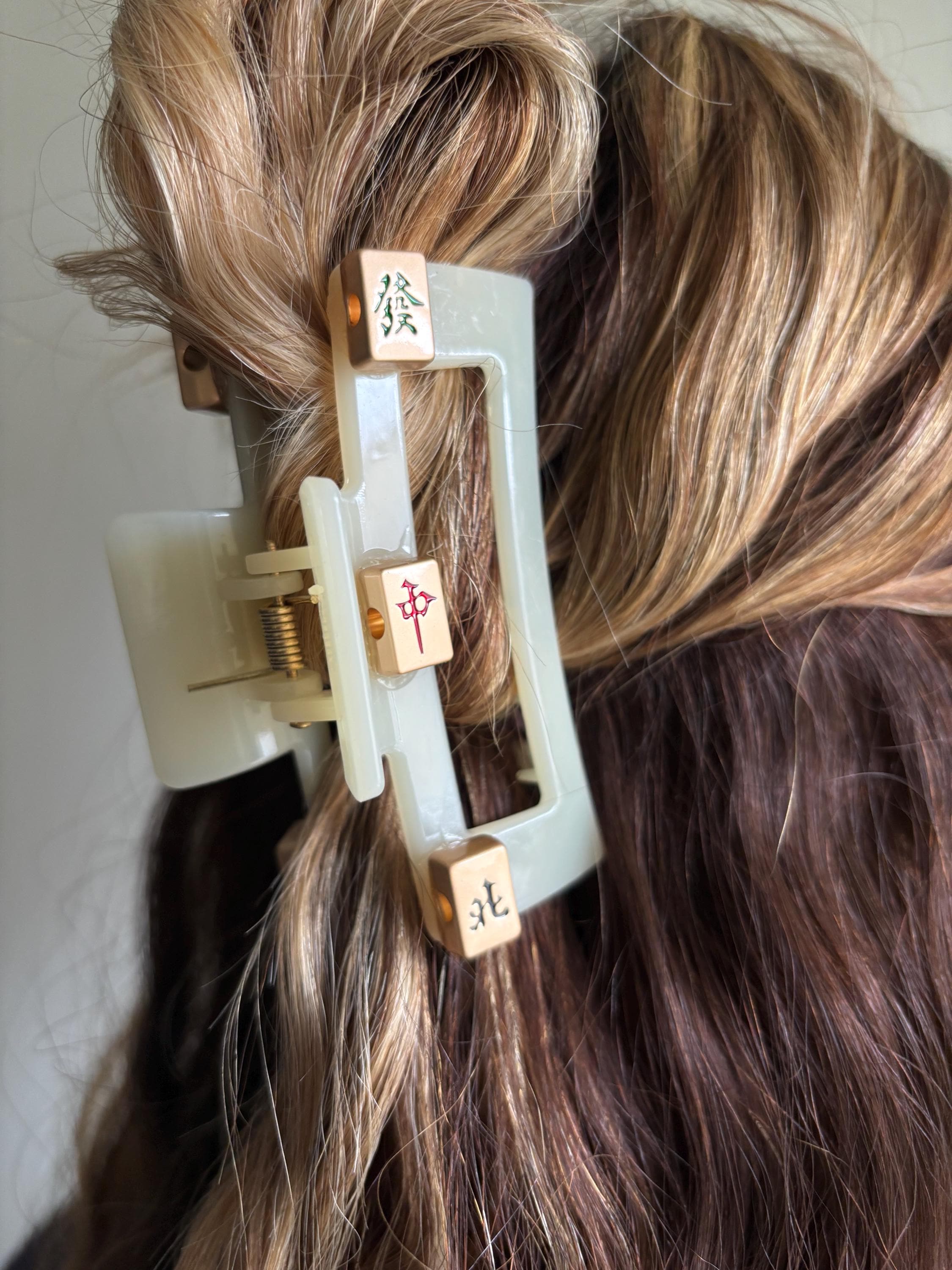 ?▪️Piper k ▪️Mahjong Tile Enamel & Gold Hair Clip - White, Green, Red Piper K Hair Clip - Etsy main image 3