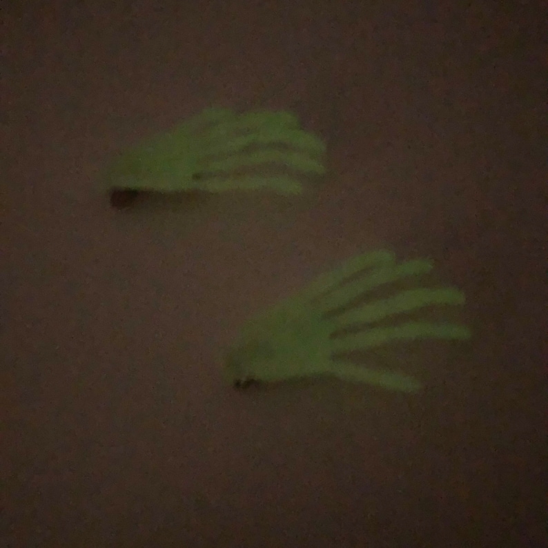Halloween creepy skeleton hands hair clips with spooky glow in image 8
