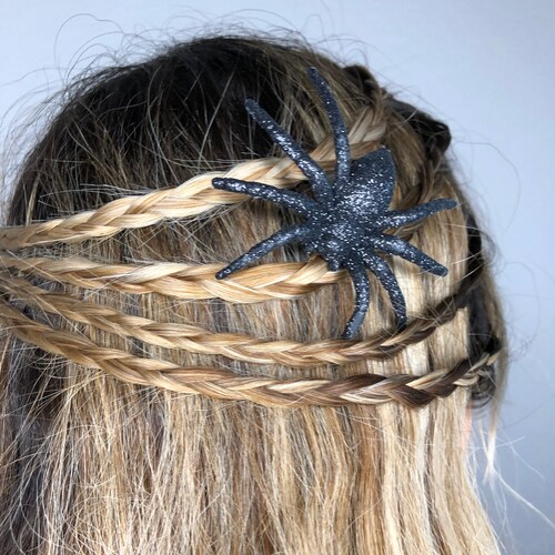 Spider Handmade Hair Pin, Creepy Halloween Hair Clip  display picture 3