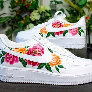 Custom simple de fleurs sur airforce 1 sneaker nike baskets personnalisées à la mains image 1