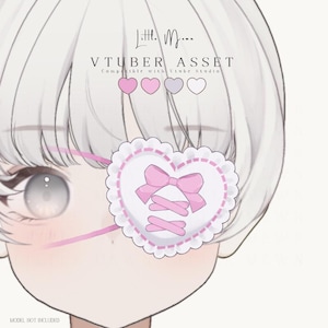 Könnte beinhalten: Eine digitale Illustration einer herzförmigen Augenklappe mit weißem Rüschenrand, einer rosa Schleife und rosa Schnürdetails. Der Text lautet Little Moon VTUBER ASSET Compatible with Vtube Studio, ergänzt durch vier kleine Herzsymbole in Rosa und Weiß.