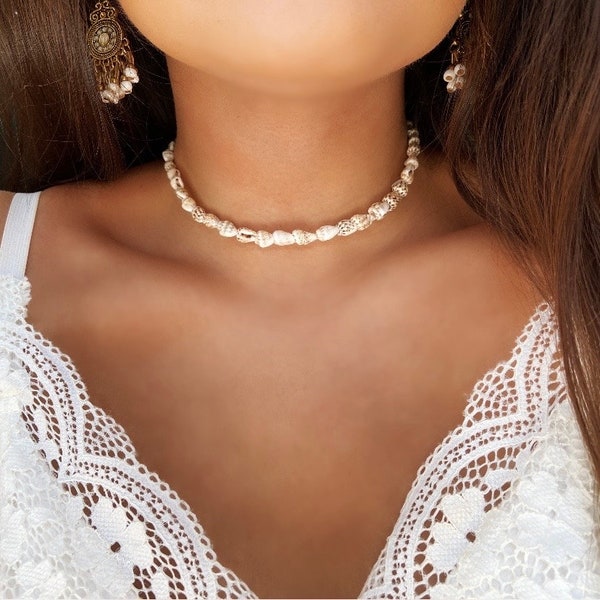 Natürliche weiße und braune Conch Shell Halskette mit langer silberner verstellbarer Verlängerungskette - Beachy / Boho / Urlaub / Festival / Meerjungfrau / Boho
