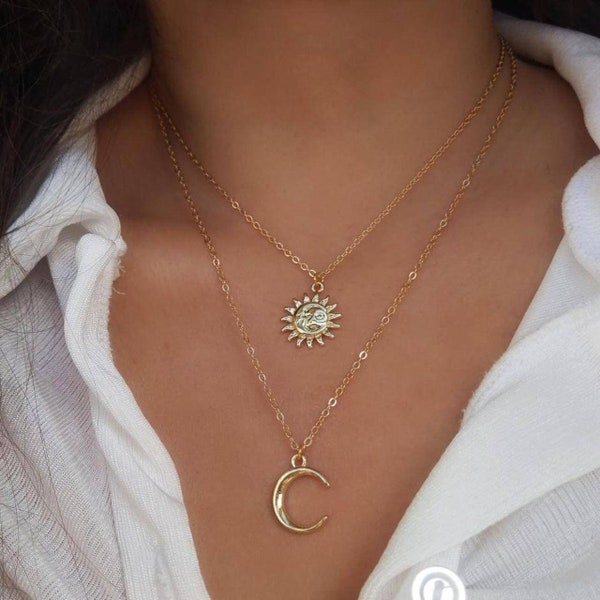 Collection en or 24 carats - Collier multicouche avec pendentif lune et soleil Levana avec chaîne d'extension réglable