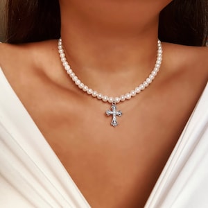 Silber Strass Kreuz Anhänger weiße Glasperle Choker Halskette für Männer und Frauen mit verstellbarer Verlängerungskette - Grunge / Gothic / Boho